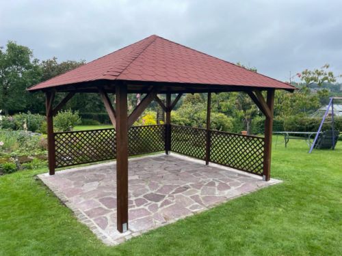 Vorbereitung der Basis für eine Gartenlaube oder ein Gartenhaus